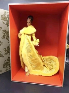 Barbie Signature Guo Pei Doll Golden-Yellow Gown Platinum label HBX99 Mattel  - Bild 1 von 10