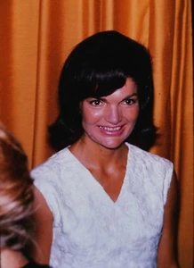 JACKIE KENNEDY ONASSIS - Us First Lady - Orig. Vintage PORTRAIT Photo - 1970's - Picture 1 of 2
