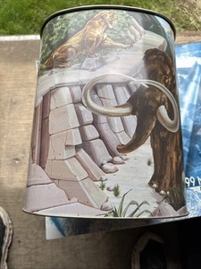 Bote de basura vintage de dinosaurios prehistóricos 1987 Marsh Allan Inc ¡Raro!! - Imagen 1 de 6