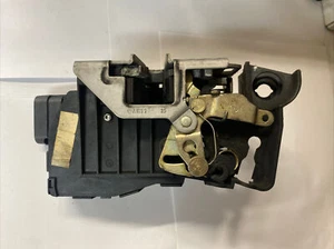 ¡USADO!!! Cerradura de puerta delantera izquierda MERCEDES-BENZ ML W163 LHD A1637202935 GENUINA - Imagen 1 de 6