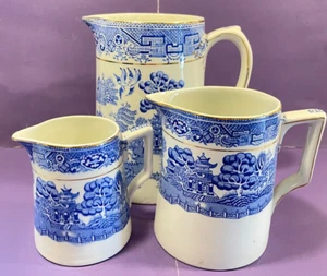 Three (3) Graduated Pretty BLUE WILLOW Pitchers by Myott England Gold Trim - Picture 1 of 8