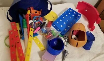 Piezas de juguete este lote mis.  Peluches de reloj de libro Mr Potato Head Pieces & Ungle  Foto 1 de 4