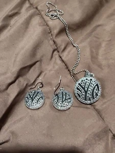 Silver And Onyx Necklace And Earrings - Bild 1 von 4