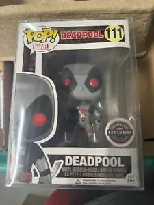 Funko Pop Marvel - Deadpool #111 GameStop Exclusive with Protector - Picture 1 of 4