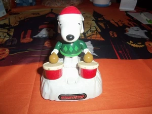 ATICO SNOOPY PEANUTS Bongo Drums Weihnachten Musical Figur GETESTET Video ANSEHEN! - Bild 1 von 3