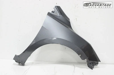 2020-2025 Nissan Versa capa de para-lama frontal direita cinza metálico OEM - Imagem 1 de 4