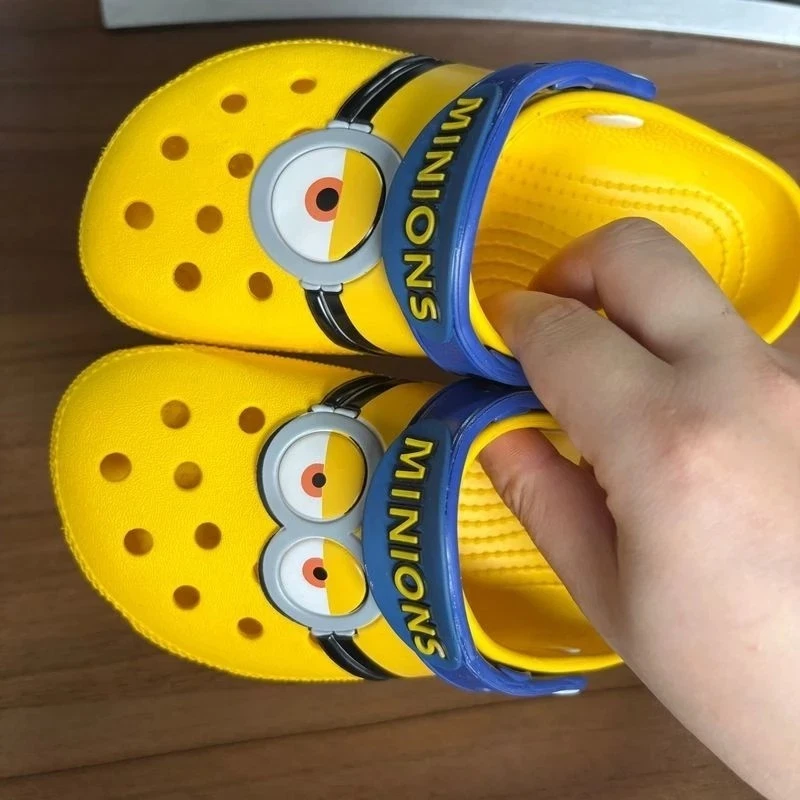 Sandálias chinelos infantis Croc Minions meninos e meninas sapatos de praia chinelos sem chinelos - Imagem 1 de 4