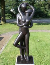 Bronzeskulptur küssendes umarmendes Liebespaar Dekorationsfigur aus Bronze
