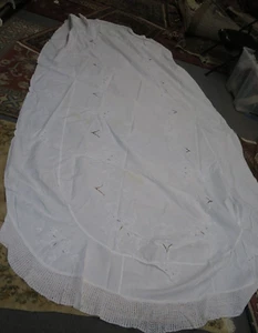Vintage Openwork Embroidery and Lace White Cotton Tablecloth Oval 64"x108" - Picture 1 of 7
