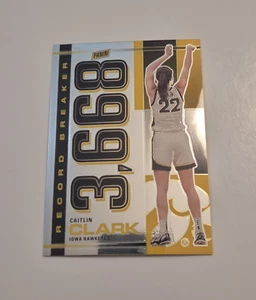 2024 Panini Collezione Caitlin Clark - Record Breaker Caitlin Clark #RB-CC (RC) - Foto 1 di 4