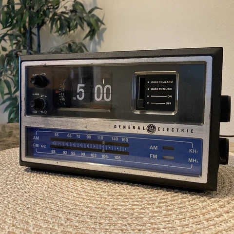 Vintage General Electric C4315 Flip Clock Radio Alarm GE Working Refurbished Cover