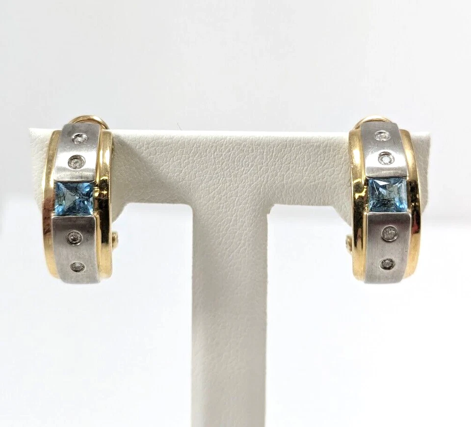 Pendientes de diamantes y topacio azul de dos tonos de oro de 14K Foto 1 de 4
