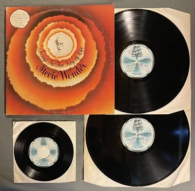 STEVIE WONDER SONGS IN THE KEY OF LIFE 2 X LP GATEFOLD + 7" EP ITALY 1976 VG+VG+ - Immagine 1 di 4