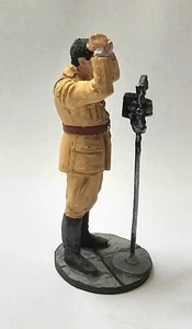 BLECHSOLDATEN ZWEITER WELTKRIEG ZWEITER WELTKRIEG DEUTSCHER OFFIZIER SPRICHT IN EIN MIKROFON NEU - Bild 1 von 1