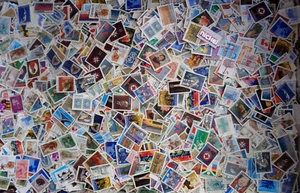 CANADA COMMEMORATIVE STAMPS mixture / kiloware off paper. 3 oz. (84 grams)L1 - Picture 1 of 1