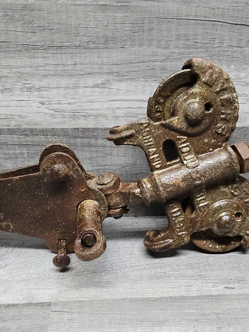 Primitive Myers Adjustable Stay On Cast Iron SINGLE Barn Door Roller Ashland USA Cover