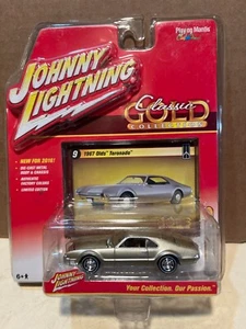 1/64 Johnny Lightning Classic Gold 1967 Oldsmobile Toronado Gold - Imagen 1 de 2