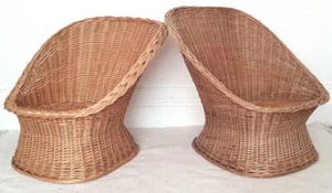 Un par de sillas de canasta francesas de ratán de mediados de siglo, silla de bañera de mimbre vintage. - Imagen 1 de 7