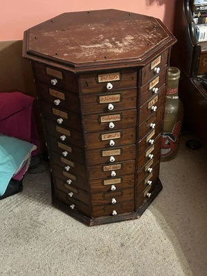 Антикварный деревенский магазин шкаф с винтами и болтами — оригинальные трафареты - Изображение 1 из 3