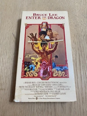 Bruce Lee Enter The Dragon 1993 VHS Tape Kung Fu Karate Cult Classic Movie Foto 1 de 4