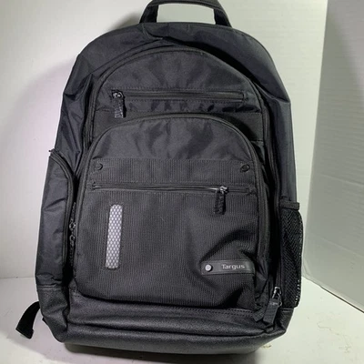 Mochila Targus Revolution Travel & TSA compatible con funda para computadora portátil de 14 pulgadas, negra usada en excelente estado Foto 1 de 4