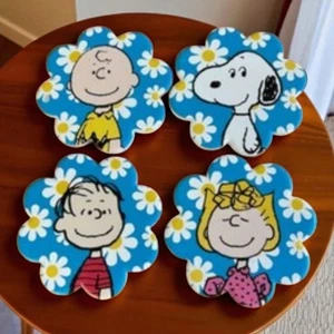 4er Set super süße Erdnüsse Snoopy & Gangs Keramik Untersetzer, tolle Wohndeko - Bild 1 von 2