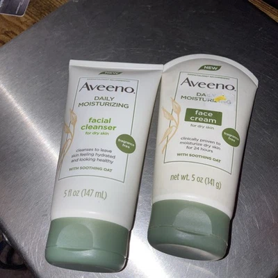 (1) Limpiador facial hidratante diario Aveeno y (1) crema hidratante diaria 5 oz Foto 1 de 4
