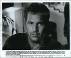 1990 Pressefoto Schauspieler Kevin Costner in "Revenge" Film - hcp78483