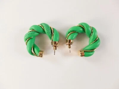 (SIN IMPUESTO ADUANERO) BOTTEGA VENETA Pendientes aro redondos de cuero verde y plata Twist Foto 1 de 4