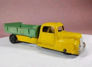 Camión de volteo TootsieToy International K5 verde/amarillo - Imagen 1 de 14