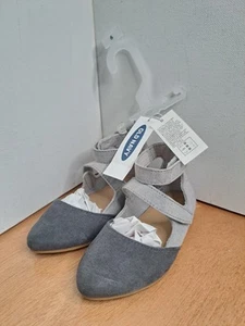 Old Navy Faux Suede Gray Ankle Strap Girls Flat Casual Shoes Closed Sandals Sz 6 - Picture 1 of 4