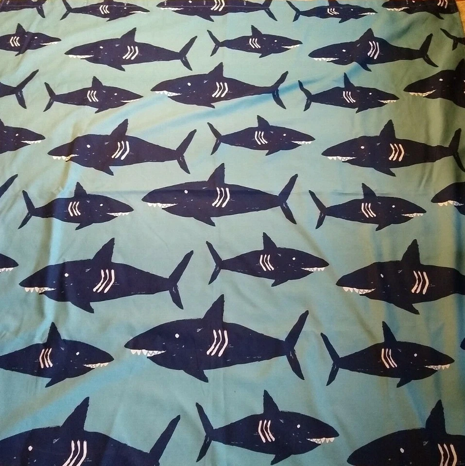 Cortina de ducha Shark de PillowFort para playa caprichosa turquesa Target Boys Foto 1 de 4