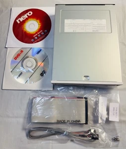 TOSHIBA SD-R5272 DVD WRITABLE DRIVE(Made In Japan)+ Connecting Cord-Untested - Afbeelding 1 van 11