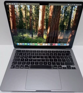 2022 Apple MacBook Air 13.6" A2681 (500GB SSD, Apple M2, 16GB RAM) Space Grey - Picture 1 of 4