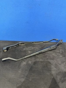 01-05 LEXUS JCE10L IS300 SET OF 2 FRONT LEFT & RIGHT WINDSHIELD WIPER ARM OEM - Picture 1 of 6