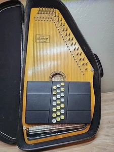 Oscar Schmidt Autoharp Model 45 C/R with Hard Case - In Good Condition  - Picture 1 of 22