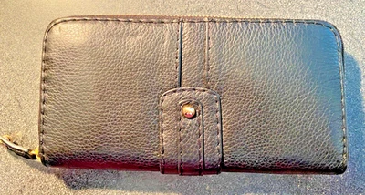 Cartera Banana Republic de cuero negro con cremallera Foto 1 de 4