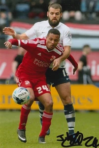 SWINDON TOWN HAND SIGNED JERMAINE HYLTON 6X4 PHOTO. - Picture 1 of 1