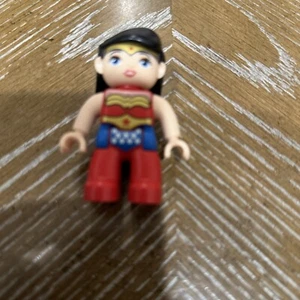 Duplo Lego DC Comic Wonder Women Blue/Red  Figure Only  P41 - Picture 1 of 3