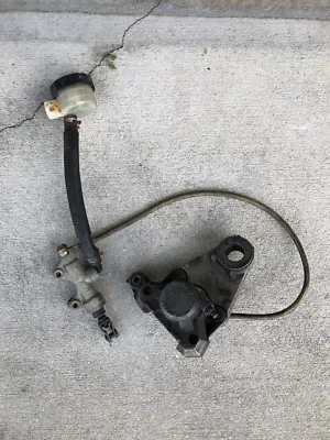 93-95 Ninja ZX7R ZX7 ZX 7 750 7R ZX750 Pinza de freno trasera Juego de reposapiés Línea Foto 1 de 4