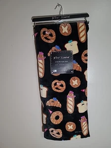 Manta Betsey Johnson French Toast Croissant Pretzel Pan 50x60 Nueva con Etiquetas - Imagen 1 de 7