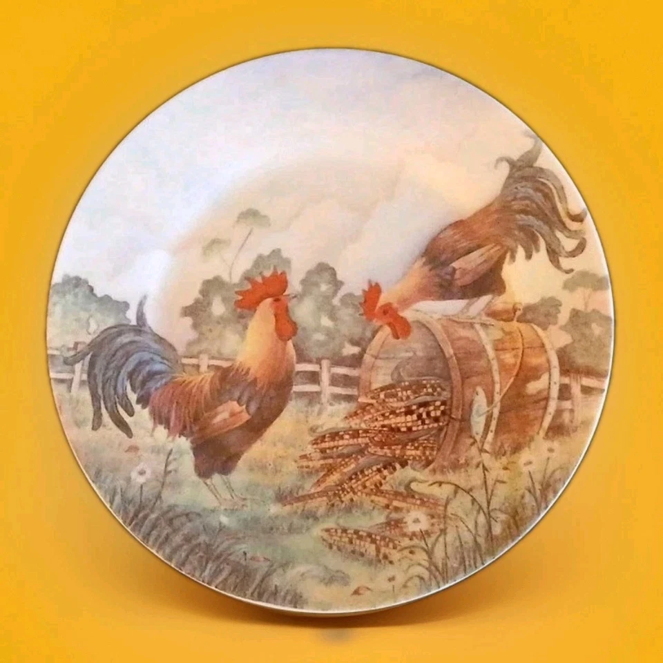 Plato de porcelana Rooster Lovers de 8" con soporte. Vintage.  Usado  Foto 1 de 4