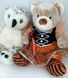 Build A Bear hellbrauner Bär mit orange/schwarzem Hexenkleid & Harry Potter Hedwig Schneeeule - Bild 1 von 5