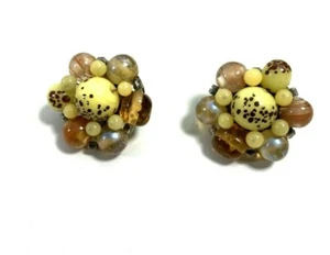 Vintage Earrings Brown Cream Cluster Bead Clip On Japan - Picture 1 of 4