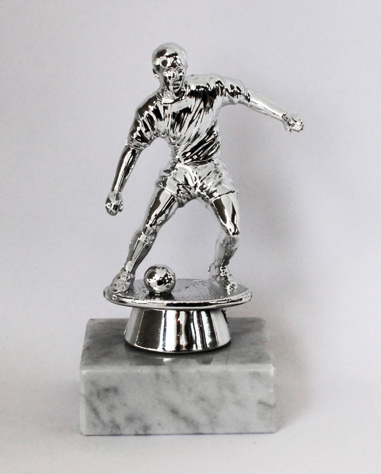 LÜCK POKALE Pokal Figur Aufsteller Fußballer in Silber inkl.Gravur