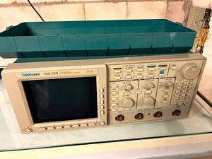 Oscyloskop cyfrowy Tektronix TDS 520 uszkodzony - Zdjęcie 1 z 13