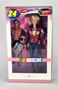 Neu im Karton Jeff Gordon #24 NASCAR Barbie Puppe Pink Label Racing - Bild 1 von 7