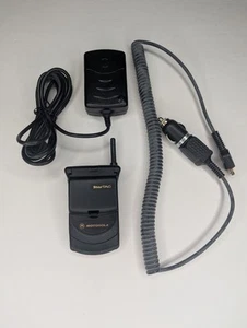 Vintage Motorola StarTAC ST7867W Flip Cell Phone with AC DC Chargers READ! - Photo 1 sur 12