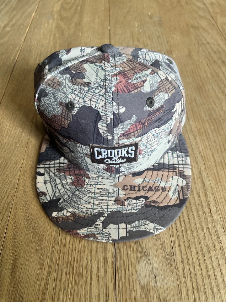 Sombrero ajustado con emblema de ladrones y castillos de mediados de la década de 2000 estampado de mapa New Era 7 1/2 Foto 1 de 4