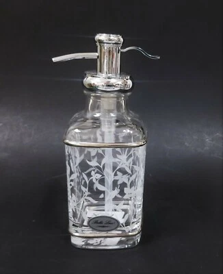 Nuovo BELLA LUX Vetro, Bianco Floreale, Foglia, Argento Pompa Sapone, Lozione - Immagine 1 di 4